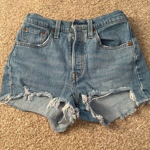 Gently used Levi’s 501 women’s jean shorts W25